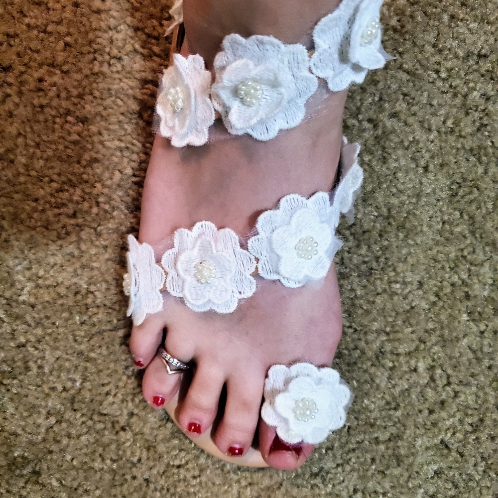 Sandals with white flowers and pearls size M 7/8 - Picture 5 of 6